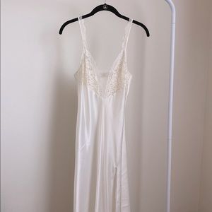 Vintage Victoria’s Secret gold label satin slip ♡